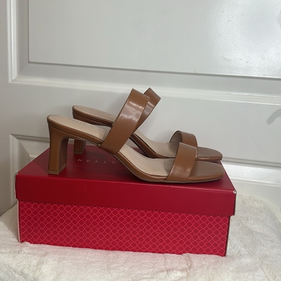 New! Kelly & Katie Carbren Cognac Sandal - Picture 3 of 13